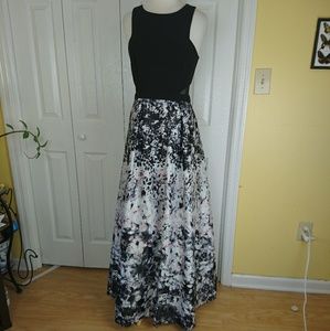 Xscape prom dress with pockets